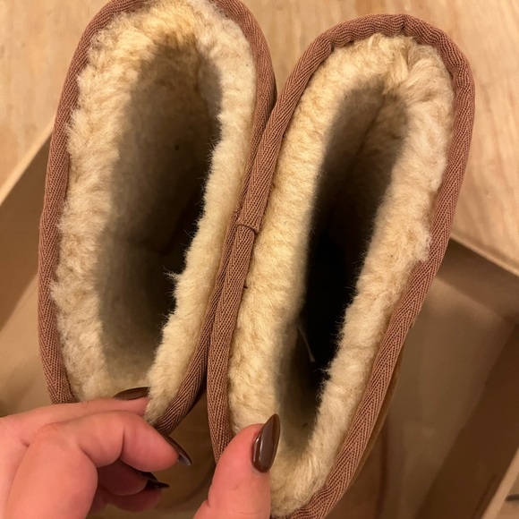 TALL CHESTNUT UGGS - LIKE NEW - Picture 2 of 5